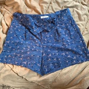 NWOT Lightweight casual shorts.